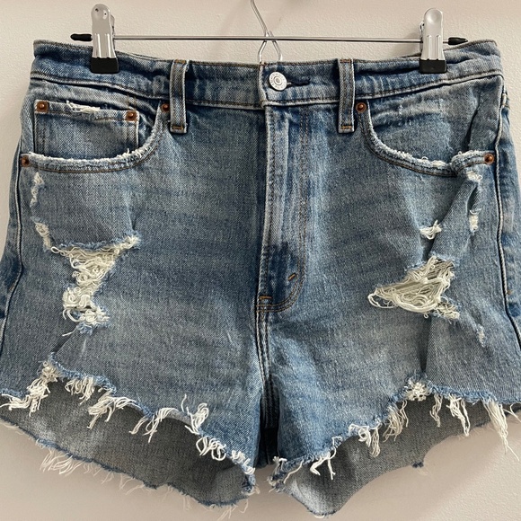 Abercrombie & Fitch High Rise Mom Short - Picture 3 of 6